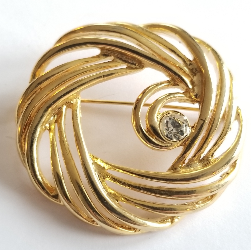 Vintage brooch fancy circle clear rhinestone gold tone wreath knot